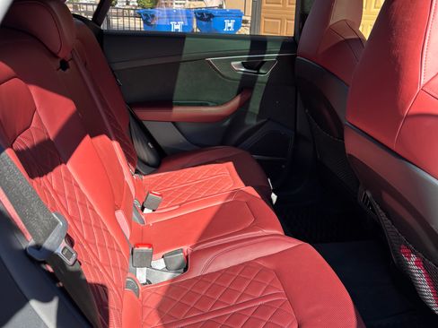 Used 2022 Audi SQ8 Prestige image 11