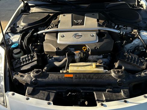 Used 2007 Nissan 350Z Touring RWD image 11