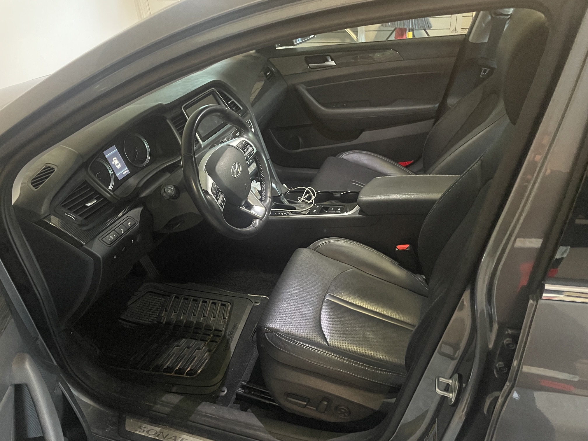 Used 2018 Hyundai Sonata Limited w/ Ultimate Package 07 FWD image 2
