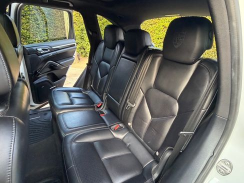 Used 2017 Porsche Cayenne Platinum Edition AWD/4WD image 11