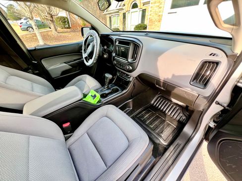 Used 2018 Chevrolet Colorado W/T image 16