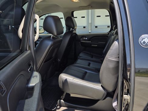 Used 2013 Chevrolet Avalanche LT w/ Suspension Package, Off-Road AWD/4WD image 16
