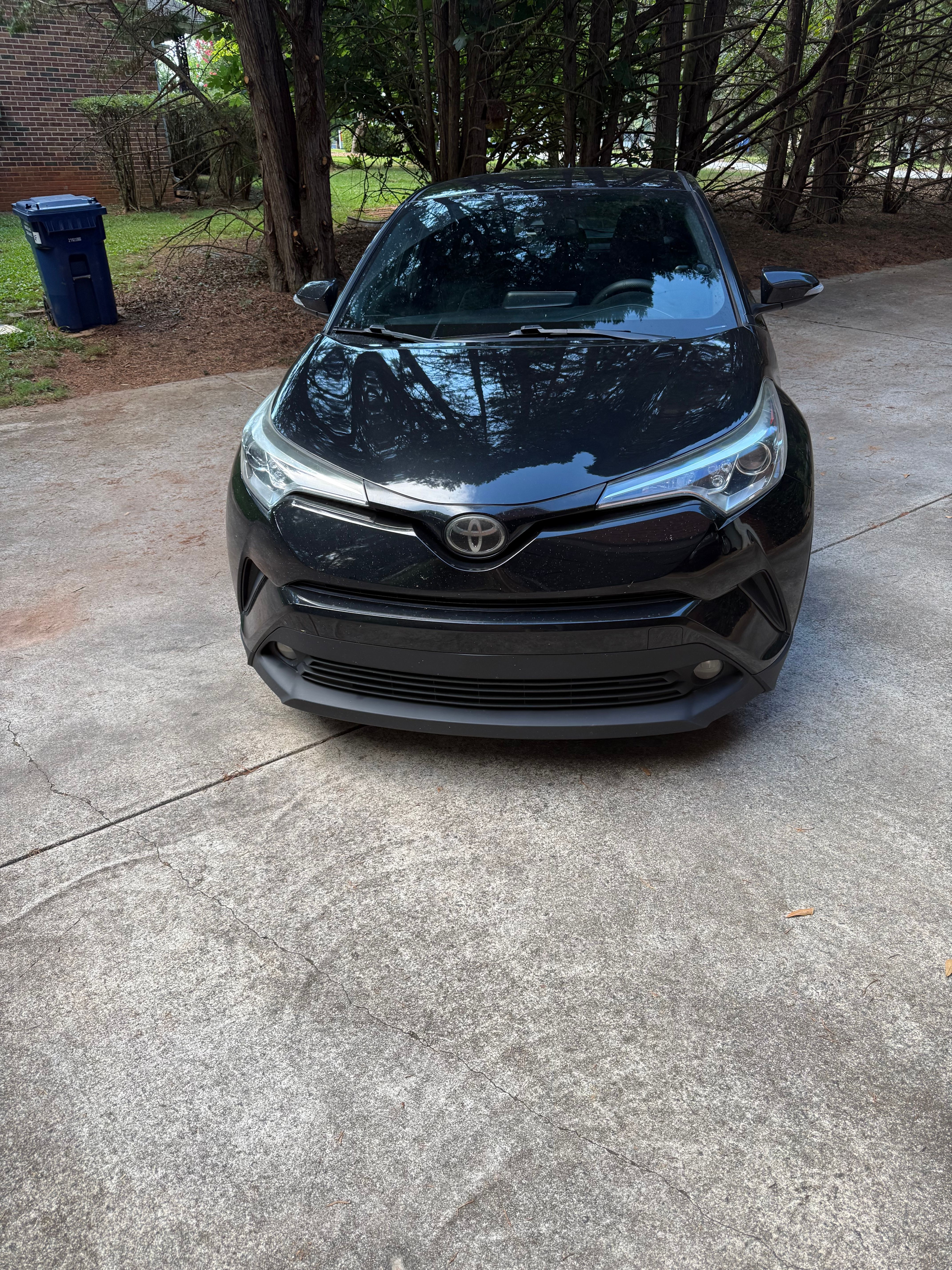 Used 2018 Toyota C-HR XLE FWD image 1