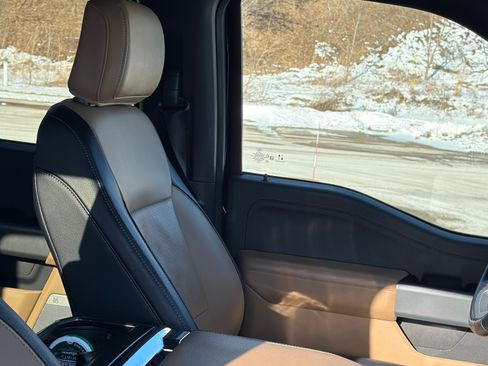 Used 2022 Ford F150 Lariat w/ Equipment Group 502A High image 9