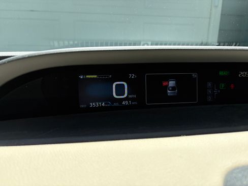 Used 2017 Toyota Prius Two w/ Prius Two Safety Plus Package FWD image 9