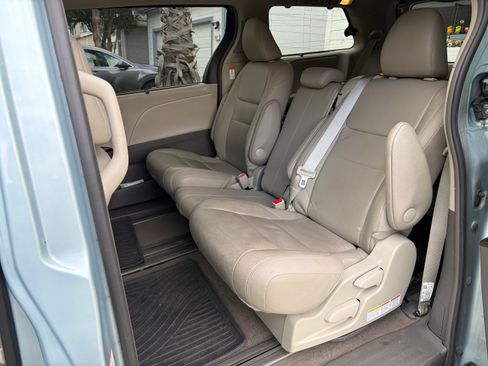 Used 2017 Toyota Sienna XLE w/ XLE Navigation Package image 15