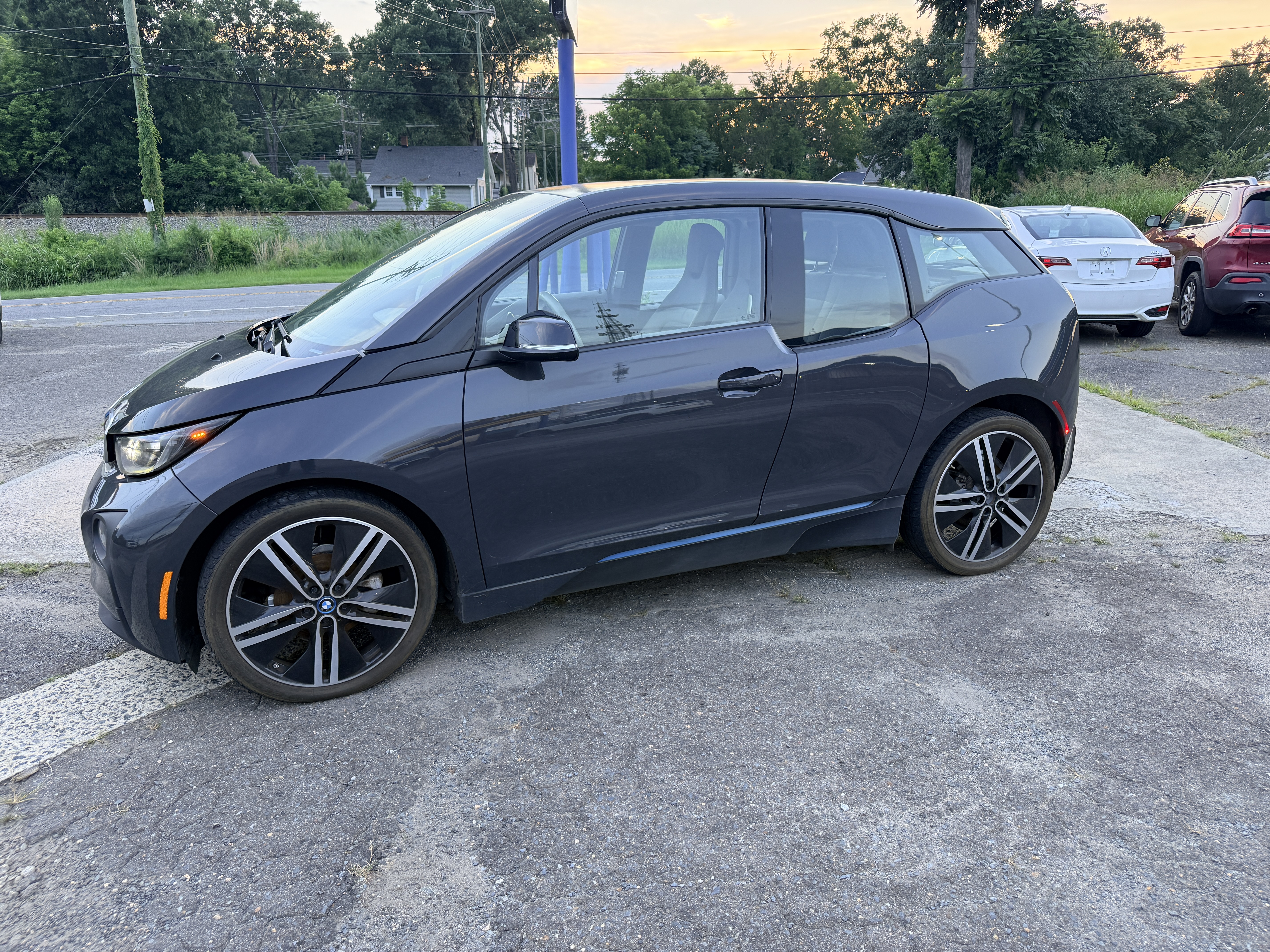 Used 2015 BMW i3 w/ Range Extender RWD image 1
