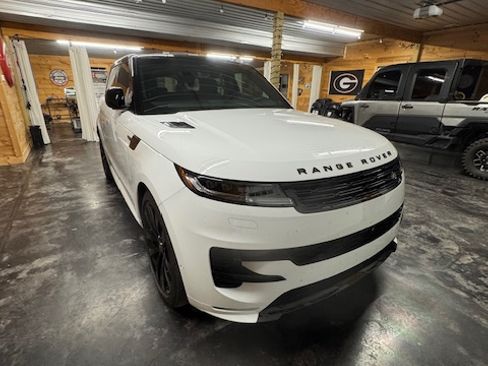Used 2025 Land Rover Range Rover Sport Dynamic SE image 12