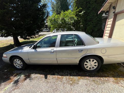Used 2004 Mercury Grand Marquis LS RWD image 2