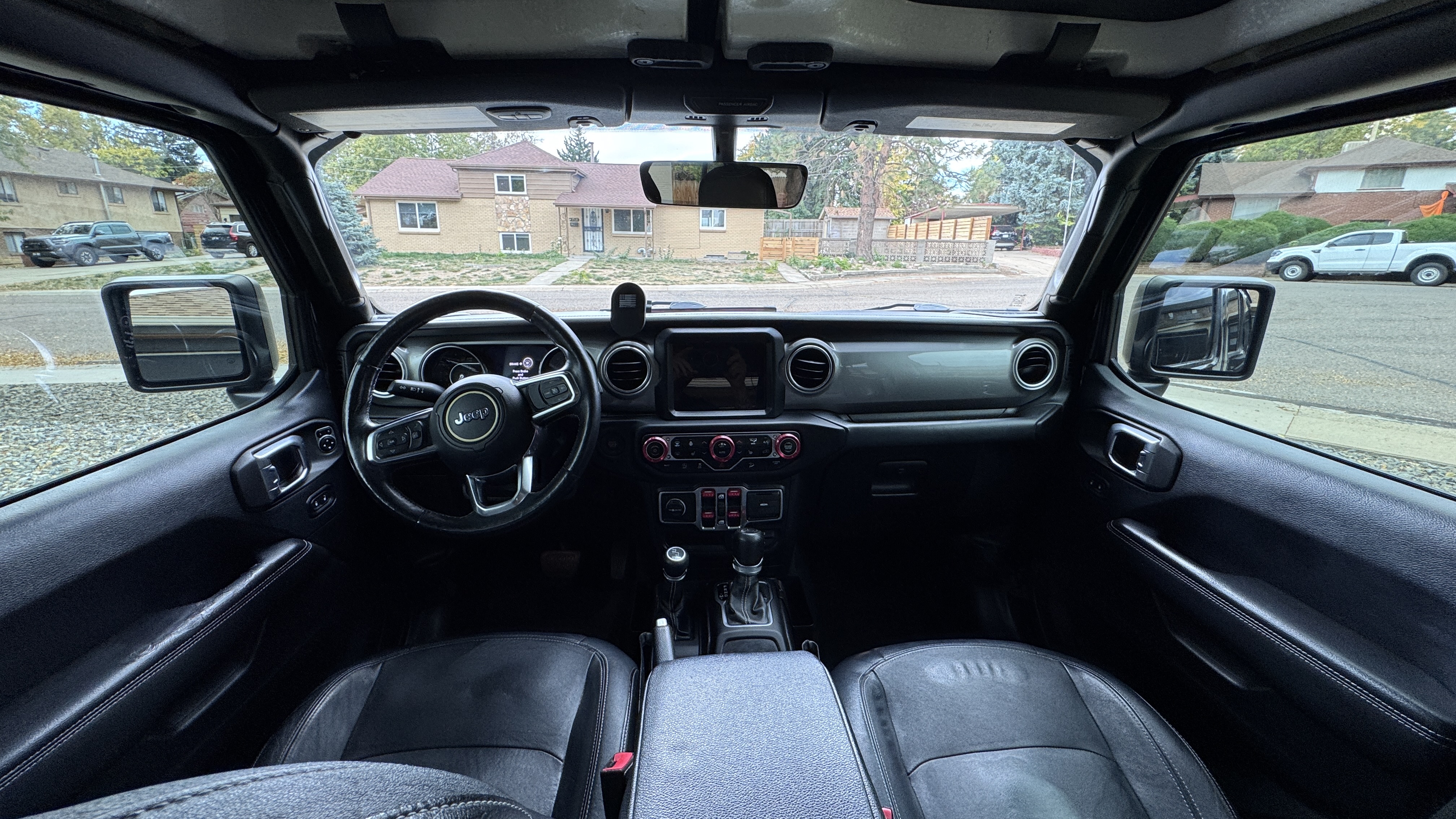 Used 2018 Jeep Wrangler Unlimited Sahara AWD/4WD image 17