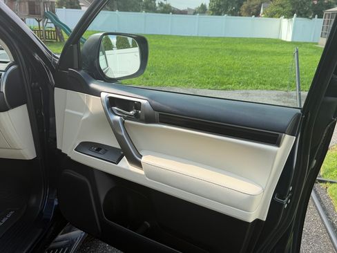Used 2022 Lexus GX 460 Premium w/ Premium Package AWD/4WD image 9