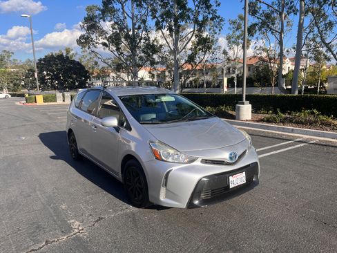 Used 2015 Toyota Prius V Four image 2