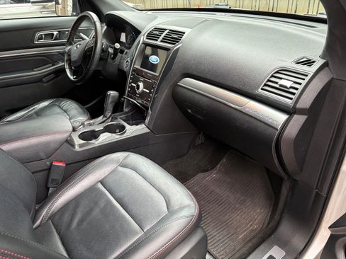Used 2017 Ford Explorer Sport image 9