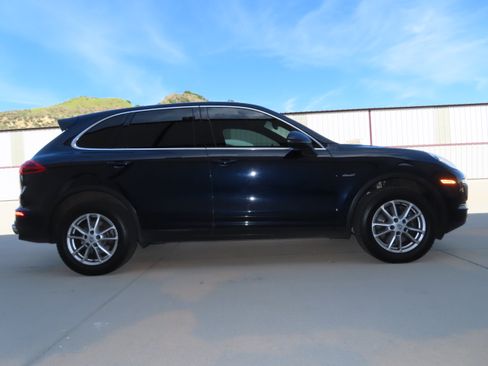 Used 2015 Porsche Cayenne Diesel w/ Premium Package image 8