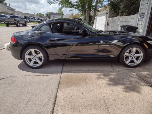 Used 2009 BMW Z4 sDrive30i image 4