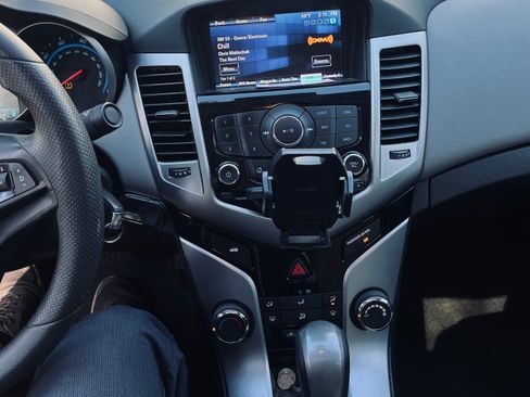 Used 2015 Chevrolet Cruze LT w/ Sun And Sound Package image 9