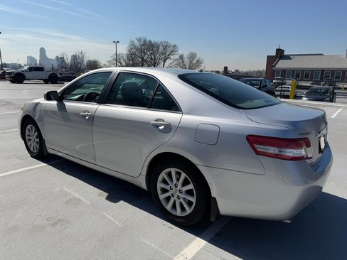 Used 2010 Toyota Camry XLE image 5