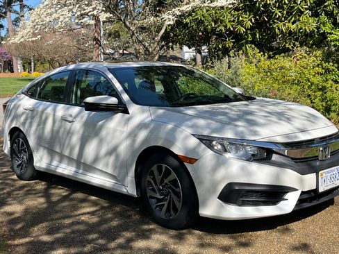Used 2018 Honda Civic EX image 4