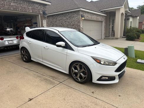 Used 2016 Ford Focus ST FWD image 1