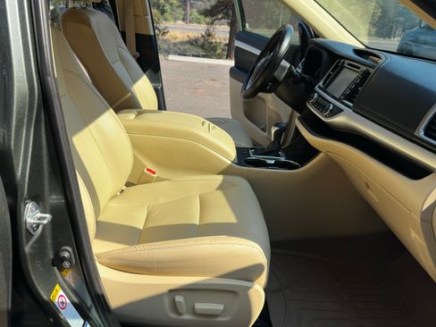 Used 2019 Toyota Highlander XLE image 13