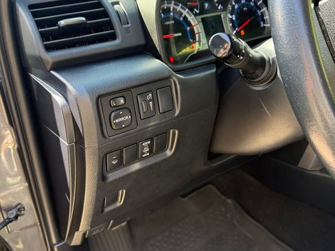 Used 2017 Toyota 4Runner SR5 AWD/4WD image 13