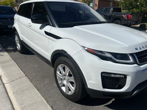 Used 2018 Land Rover Range Rover Evoque SE Premium image 5