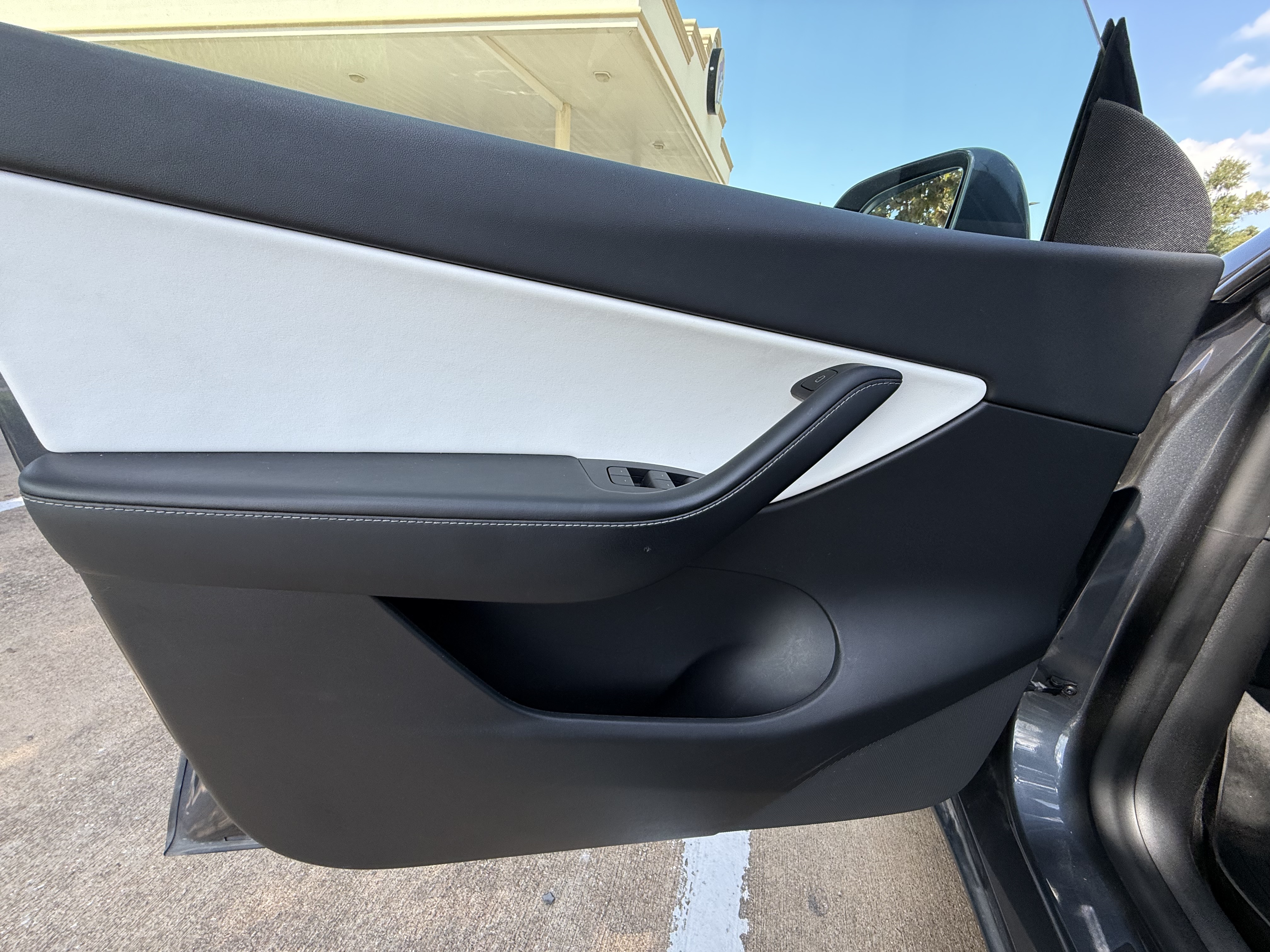 Used 2022 Tesla Model Y Long Range AWD/4WD image 13