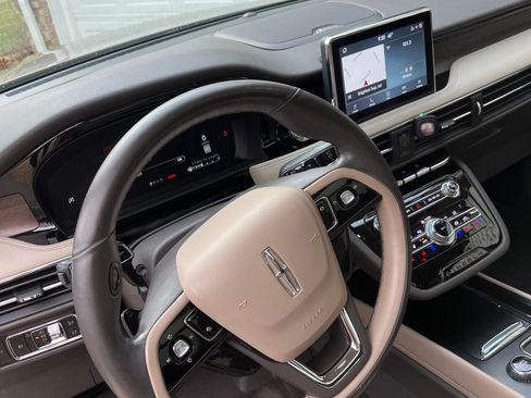 Used 2020 Lincoln Corsair Reserve w/ Equipment Group 201A image 11