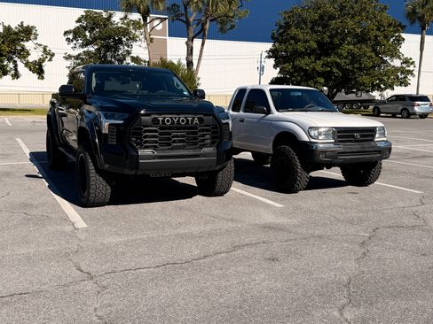 Used 2023 Toyota Tundra SR5 w/ SR5 Premium Package image 1