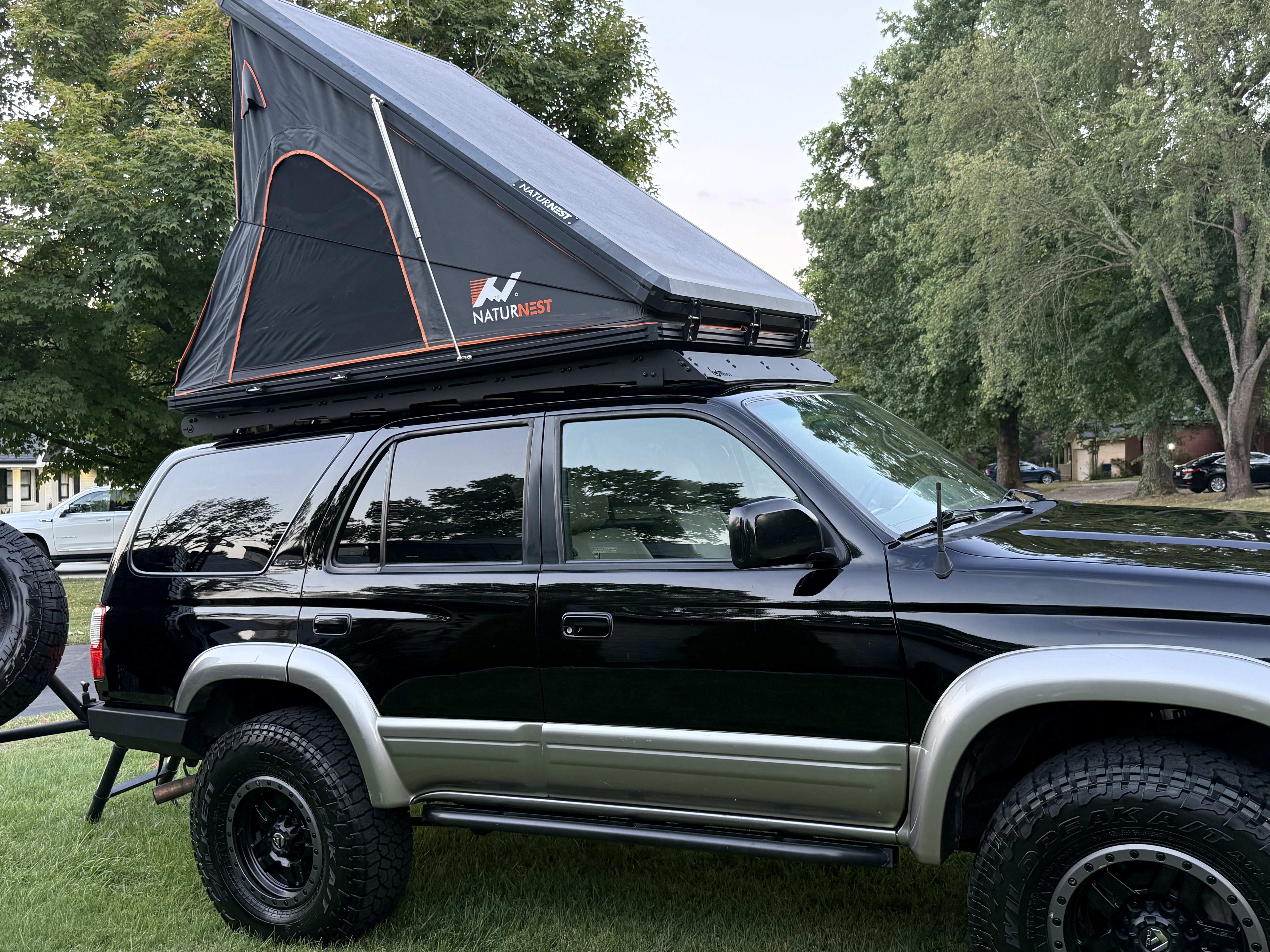 Used 2001 Toyota 4Runner Limited AWD/4WD image 2