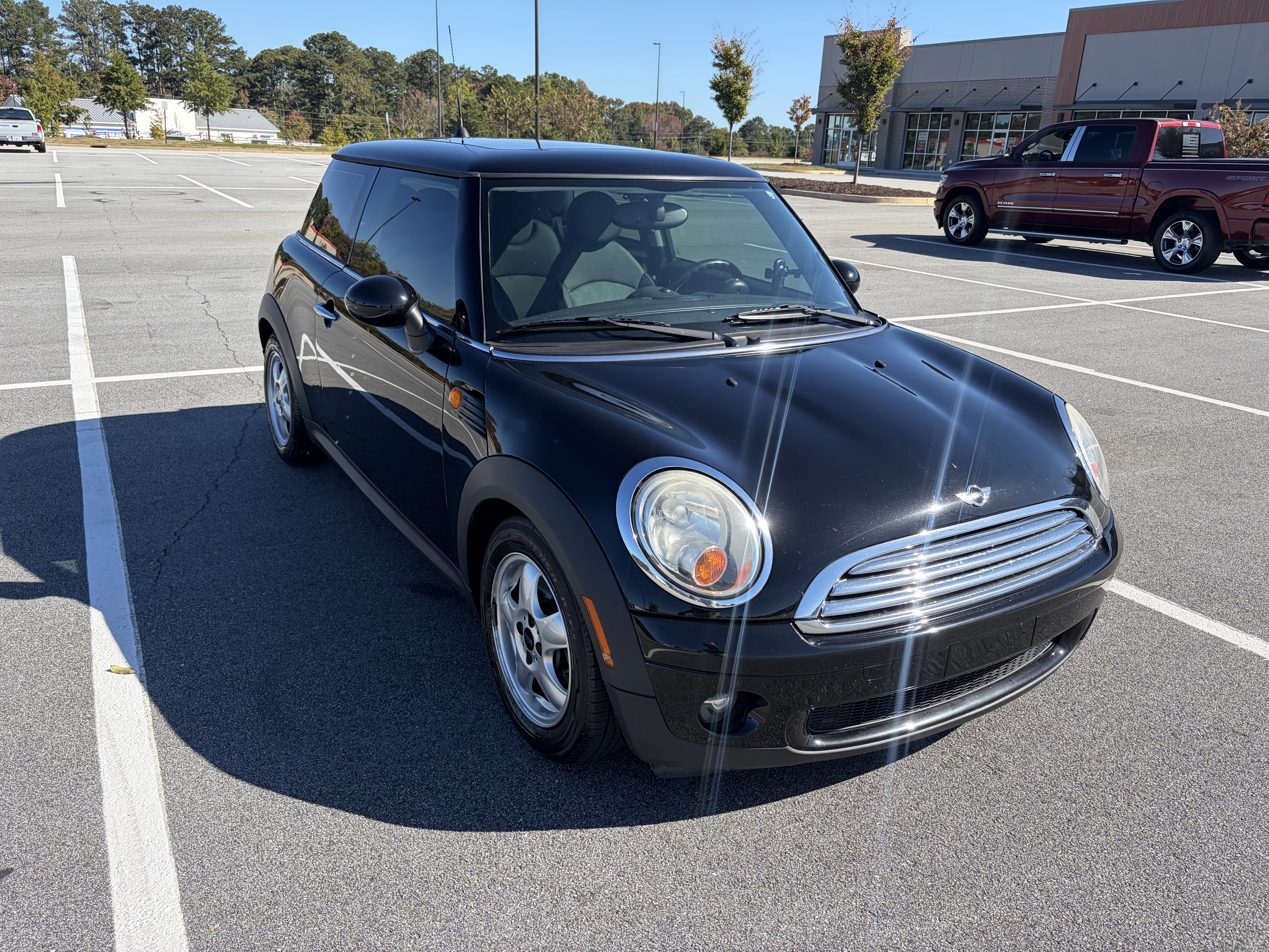 Used 2009 MINI Cooper Hardtop w/ Premium Pkg FWD image 2