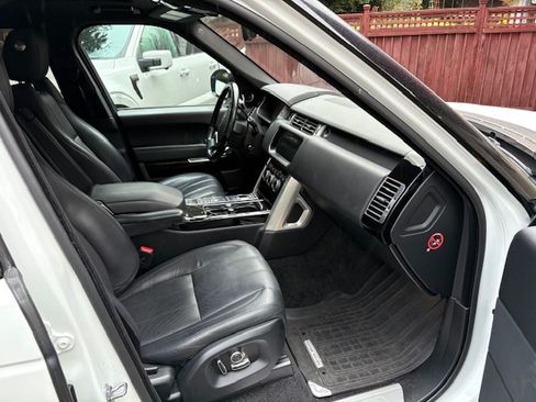 Used 2017 Land Rover Range Rover HSE image 9
