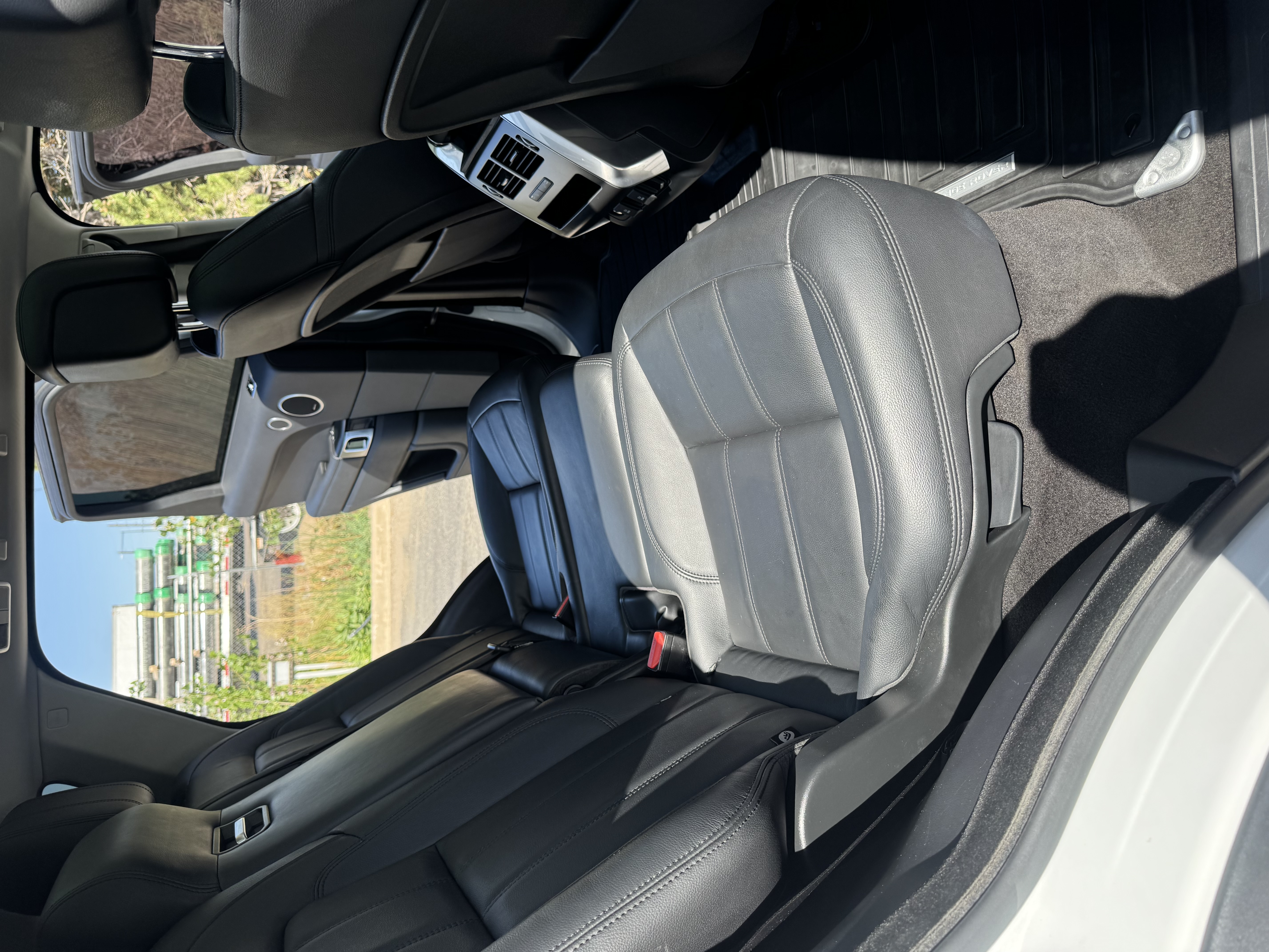 Used 2018 Land Rover Range Rover Sport SE AWD/4WD image 9