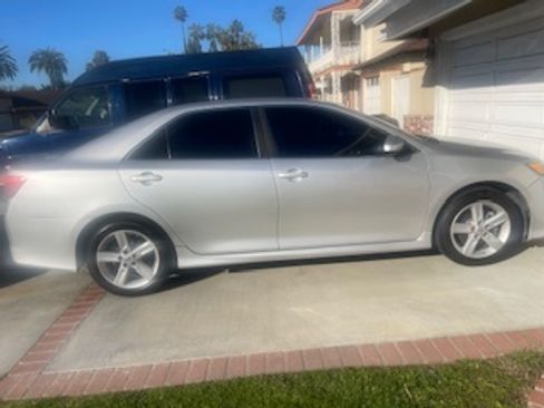 Used 2013 Toyota Camry SE image 1