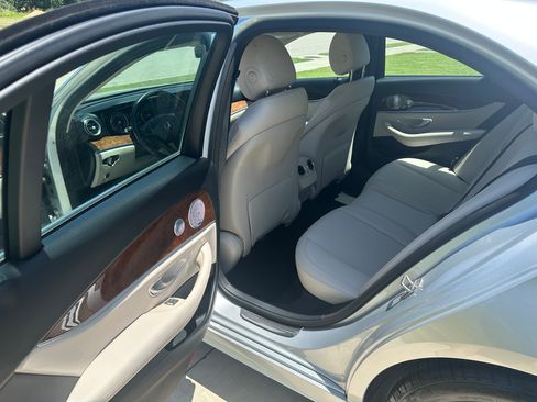 Used 2017 Mercedes-Benz E 300 image 8