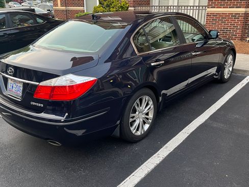 Used 2010 Hyundai Genesis 3.8 w/ Technology Pkg 4 RWD image 6