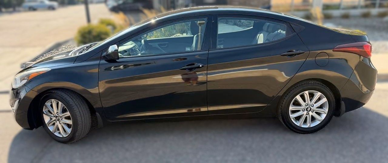Used 2016 Hyundai Elantra SE w/ Option Group 02 FWD image 2