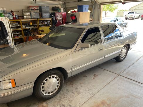 Used 1997 Cadillac De Ville Sedan FWD image 6