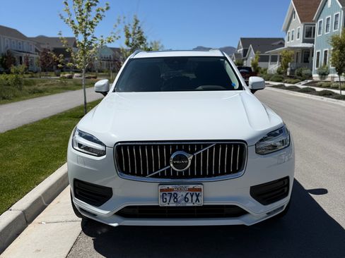 Used 2021 Volvo XC90 T5 Momentum w/ Protection Package AWD/4WD image 5