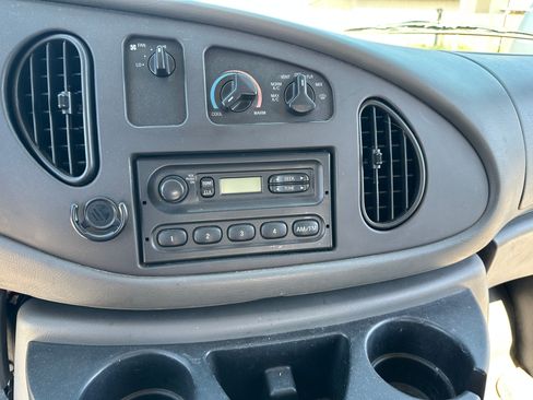 Used 2007 Ford E-150 and Econoline 150 image 5