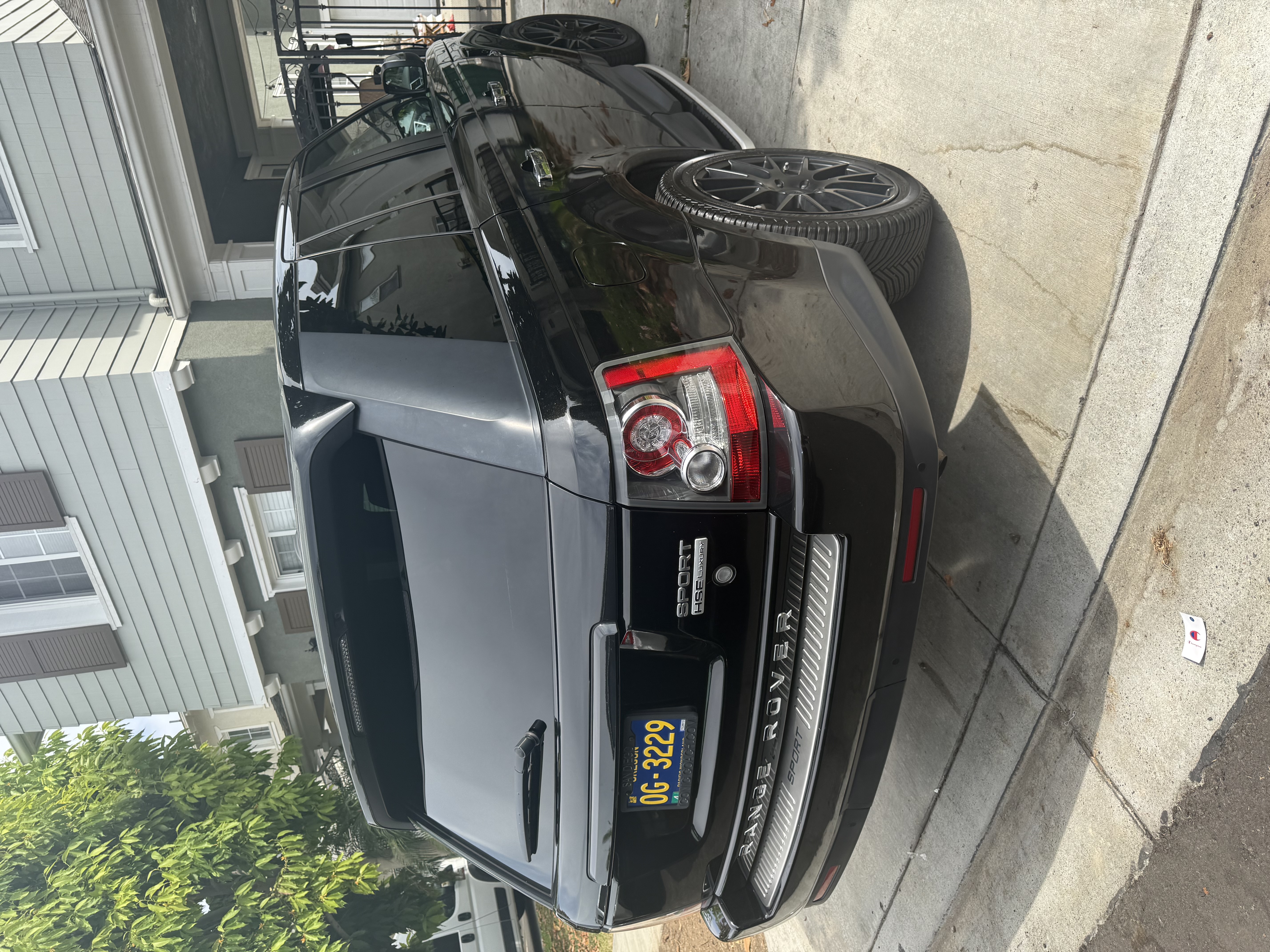 Used 2011 Land Rover Range Rover Sport HSE LUX AWD/4WD image 8