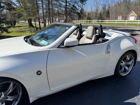 Used 2010 Nissan 370Z Touring w/ Sport Pkg image 5