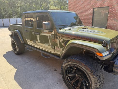 Used 2021 Jeep Gladiator Rubicon AWD/4WD image 4