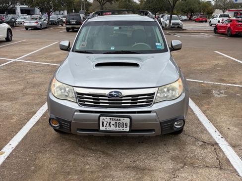 Used 2010 Subaru Forester 2.5XT Limited image 2