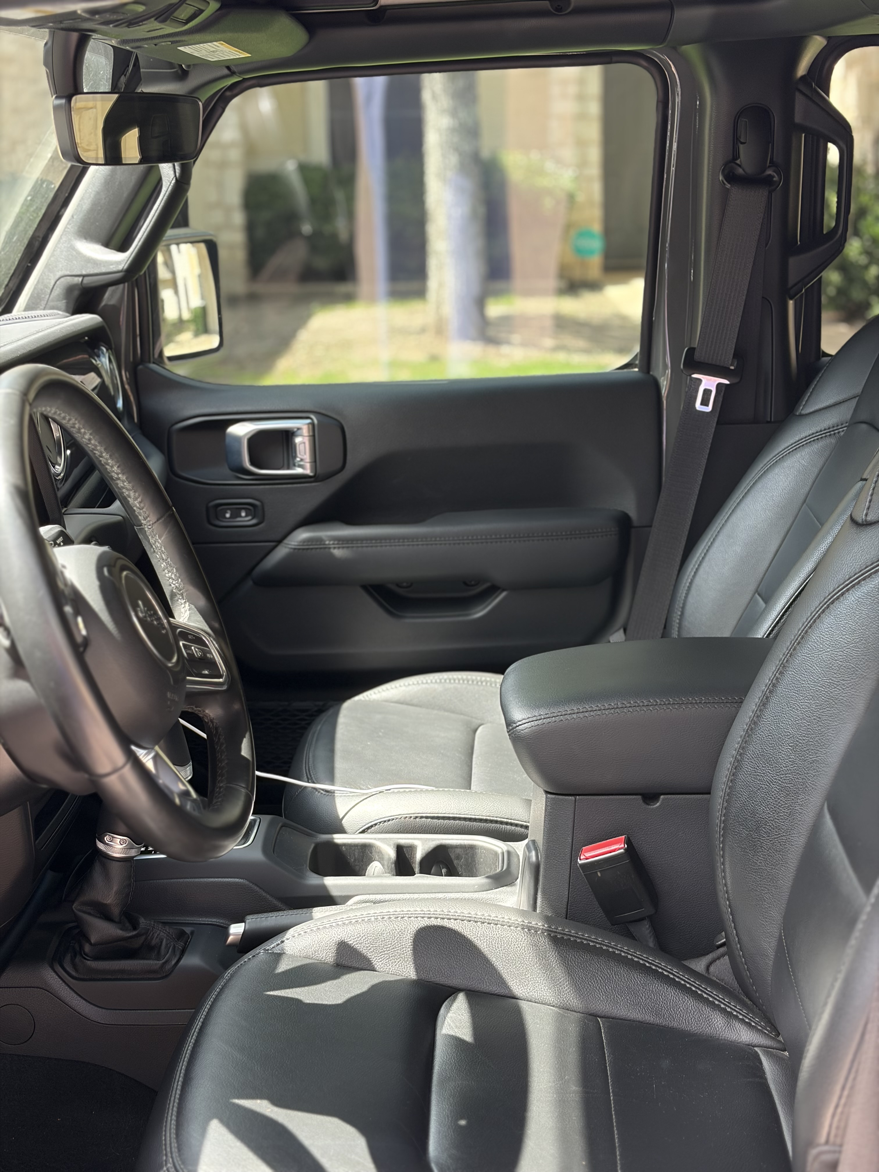 Used 2022 Jeep Wrangler Unlimited Sahara AWD/4WD image 13