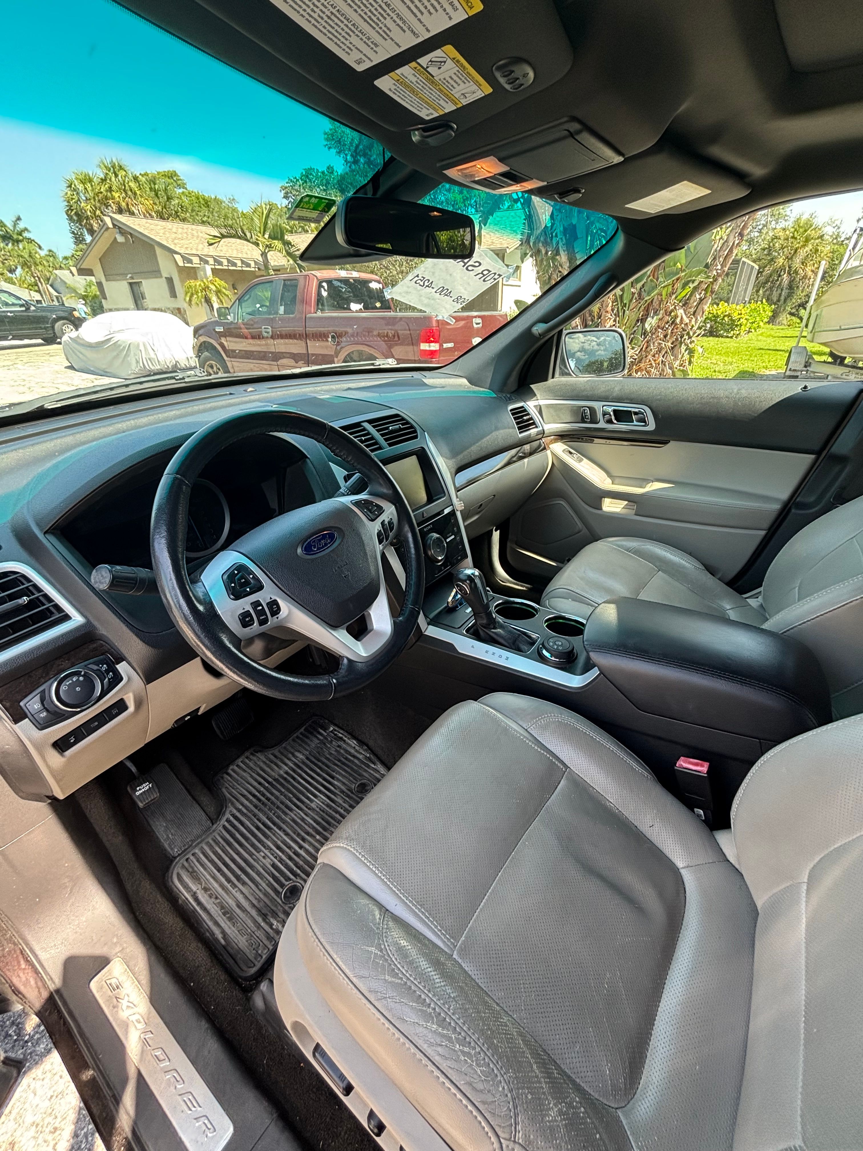 Used 2014 Ford Explorer Limited w/ Equipment Group 302A AWD/4WD image 13