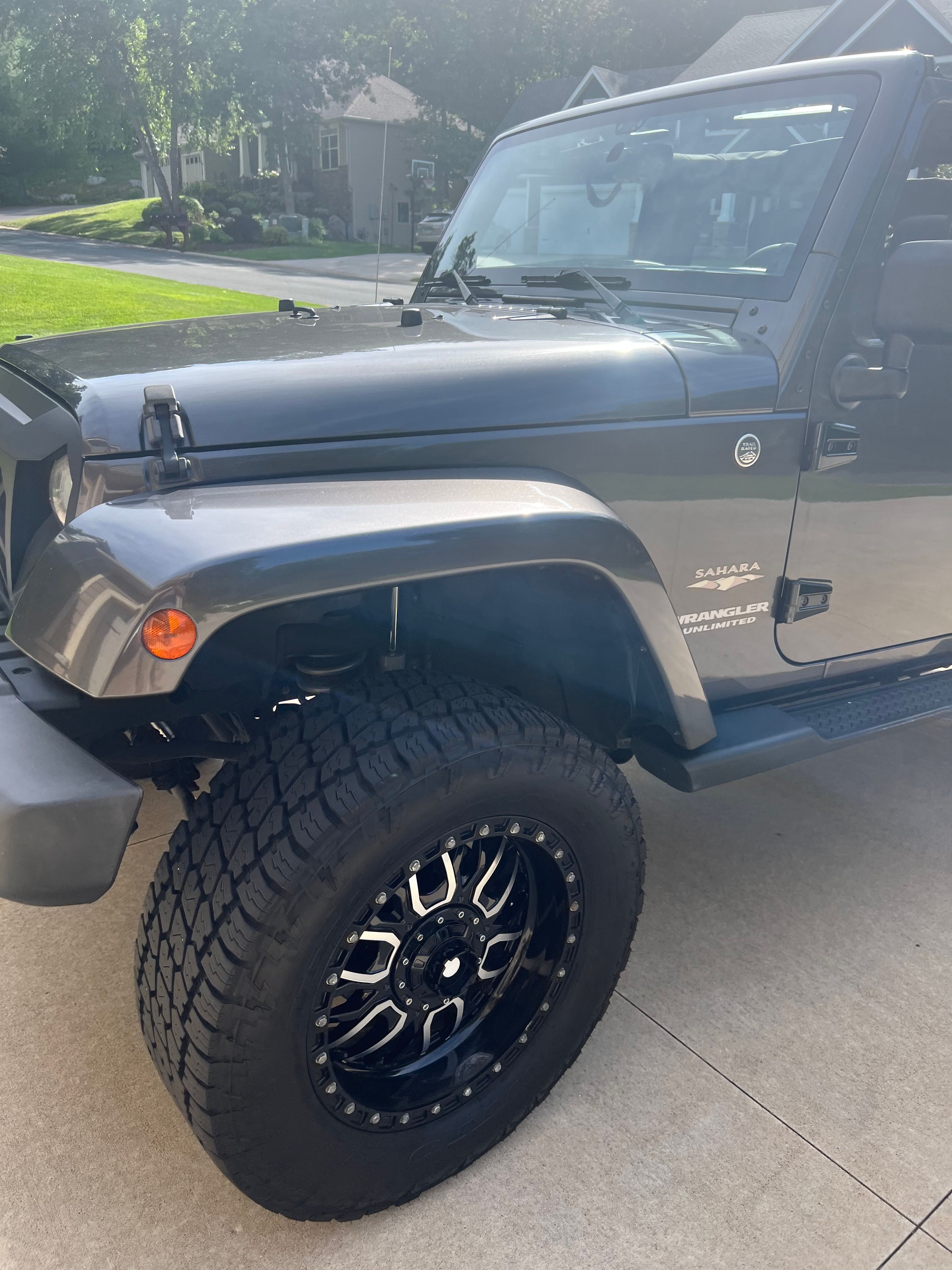 Used 2014 Jeep Wrangler Unlimited Sahara w/ Dual Top Group AWD/4WD image 2