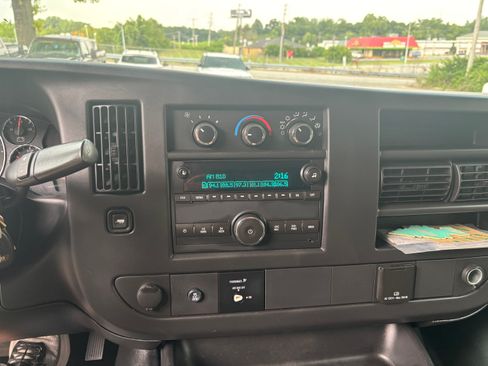 Used 2015 GMC Savana 2500 Extended RWD image 7