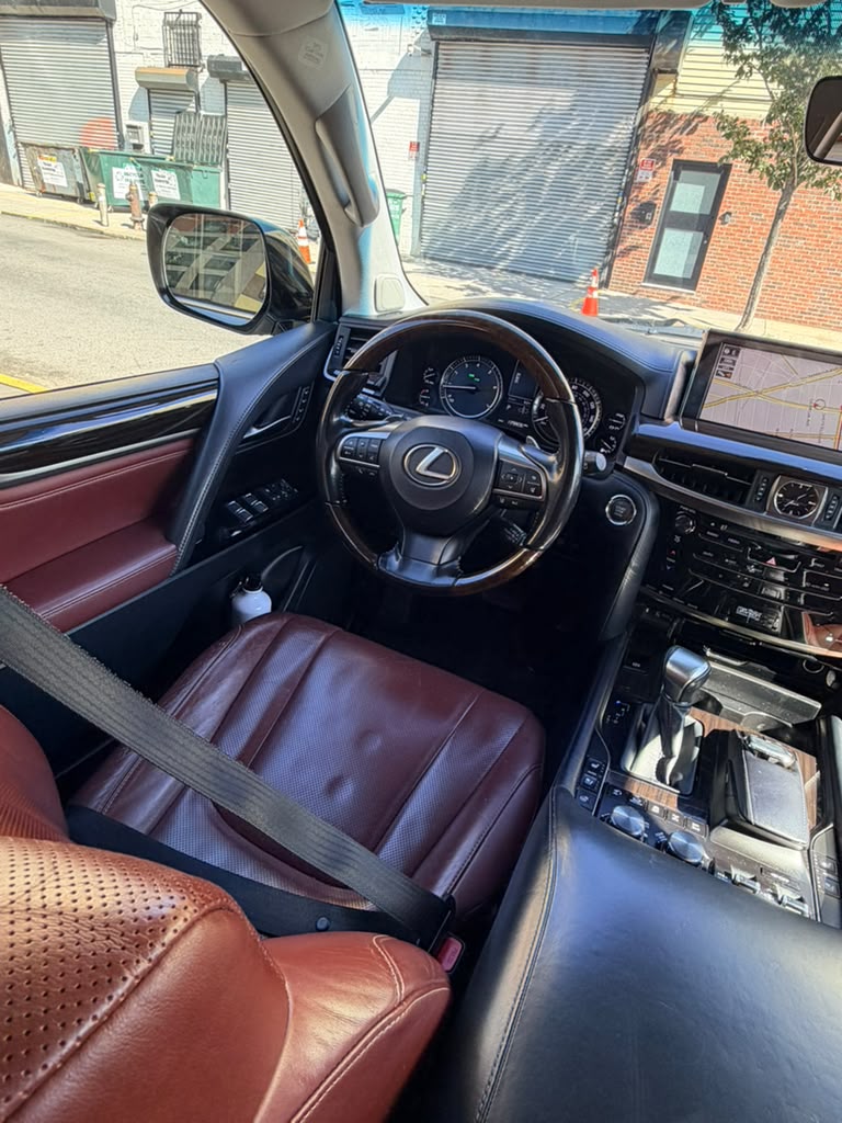 Used 2016 Lexus LX 570 4WD w/ Luxury Package image 13