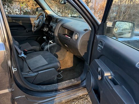Used 2016 Jeep Patriot Sport FWD image 5